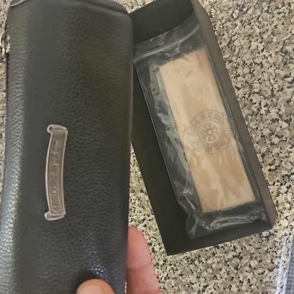 Sunglasses - Picture 2 of 7